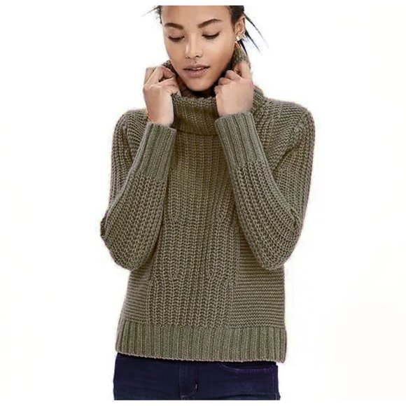 Banana Republic Sweaters - Banana Republic Mixed Stitch Turtleneck Sweater